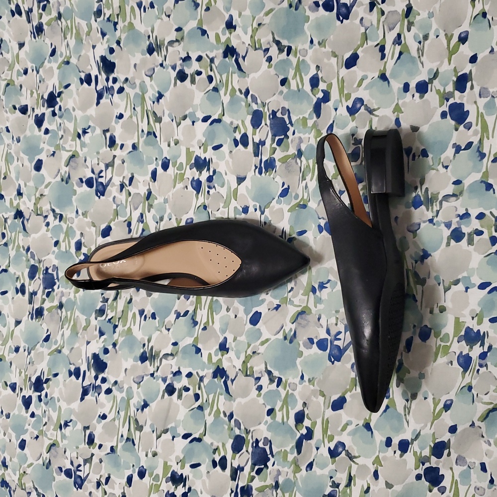 GEOX black leather pointed toe slingback, low heel sz 39